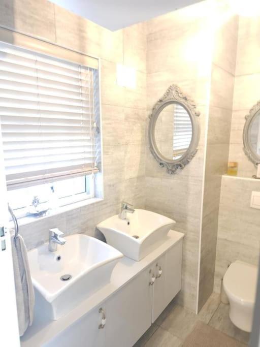 Cape Town, Sea Point, Beautiful 2 Bedroom Apartment @Tucked Away Екстер'єр фото